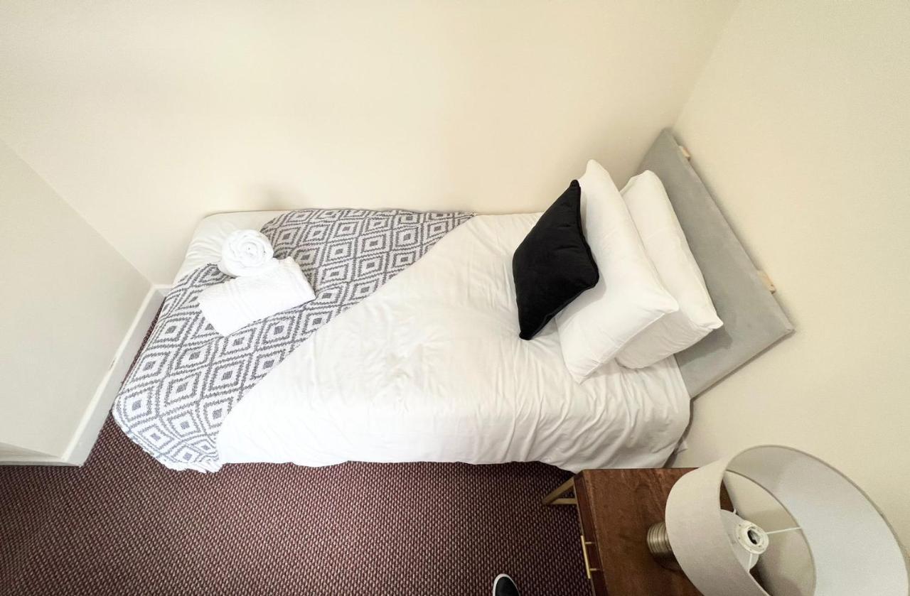 Taunton Inn Экстерьер фото
