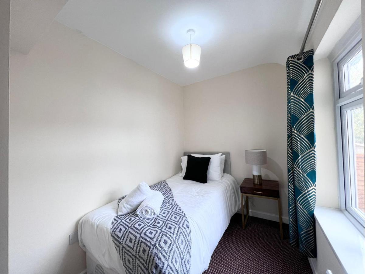 Taunton Inn Экстерьер фото